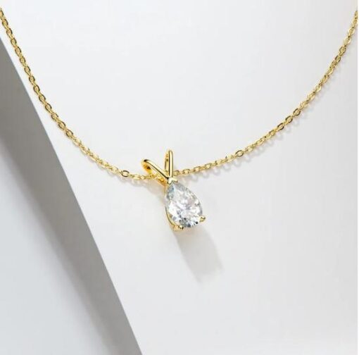 Dây chuyền kim cương Moissanite hình quả lê