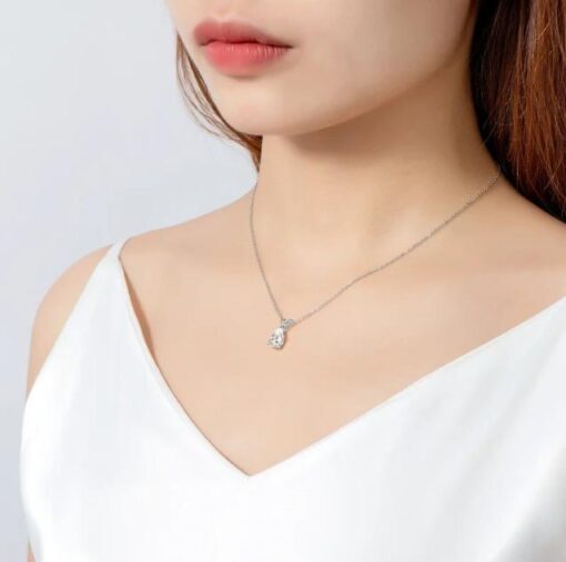 Dây chuyền kim cương Moissanite hình quả lê