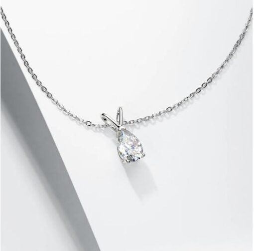 Dây chuyền kim cương Moissanite hình quả lê