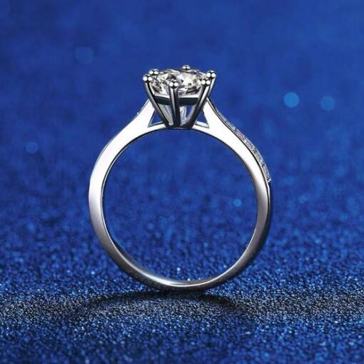 Nhẫn mặt đá kim cương Moissanite