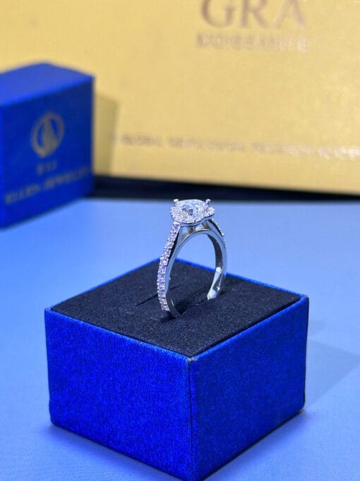 Nhẫn thiết kế đính full kim cương Moissanite- Vàng trắng 18K